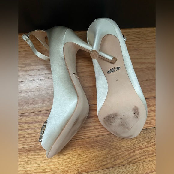 Badgley Mischka Kali Heels White Ivory Satin with Jewels - Evening Wedding Sz 5 - Picture 14 of 16